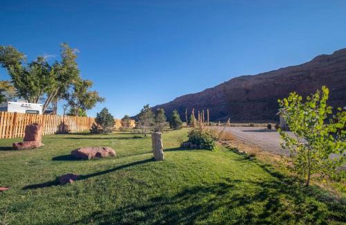 Moab South Valley Haus | Redrock Moab Tiny House w Large Loft Site 8
