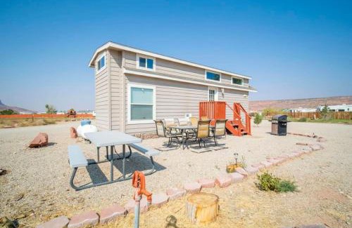 Moab South Valley Haus | Redrock Moab Tiny House w Large Loft Site 8