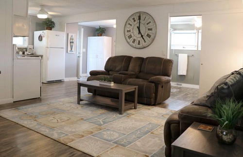 Bonnet Shores Haus | Reduced Price, Inviting outdoor spaces, A/C Walk to Kelly Beach