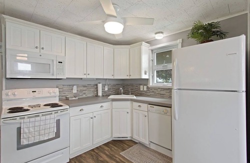 Bonnet Shores Haus | Reduced Price, Inviting outdoor spaces, A/C Walk to Kelly Beach