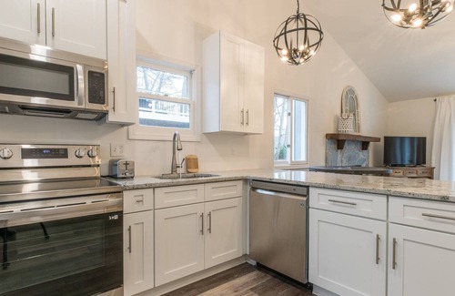 Waleska Haus | Reduced Pricing at Lake Arrowhead - Swimming, Tennis, Boating, Hiking, Pickleball, Nature