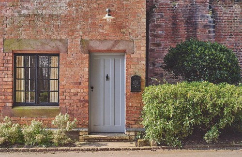 Nantwich Haus | Redwood Cottage