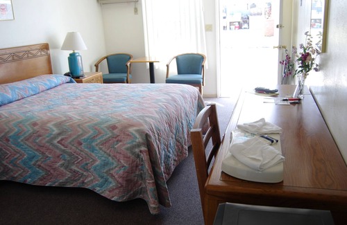 Bridgeport Hotel | Redwood Motel