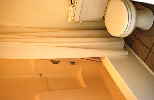 Bridgeport Hotel | Redwood Motel