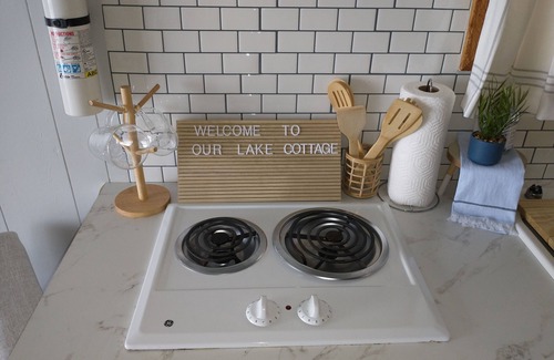 Guntersville Kabine | " Reel Cozy " Floating Cabin in Guntersville Alabama.