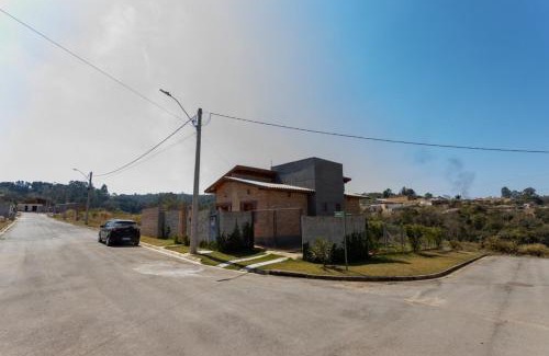 Pocos De Caldas Haus | Refúgio Rústico com Piscina Aquecida Área Gourmet