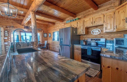 Driggs Kabine | Refinished Log Cabin on 5 Acres & Epic Teton Views