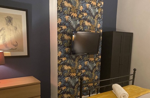 Eccles Haus | Refurbished 3 Bed House in Manchester