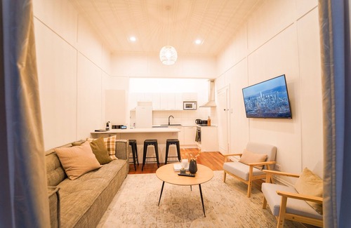 Raureka Villa | Refurbished Villa ✨ NEW ✨ Hot tub, Netflix, & Entirely private