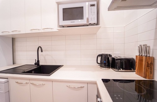 Raureka Villa | Refurbished Villa ✨ NEW ✨ Hot tub, Netflix, & Entirely private