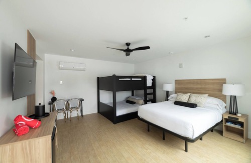 Rehoboth Beach Hotel | Rehoboth Beach Getaway with Free Parking | Minutes to Rehoboth Beach Boardwalk