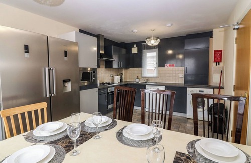 Glenisla Hütte | REHOBOTH LODGE, pet friendly, with a garden in Dundee