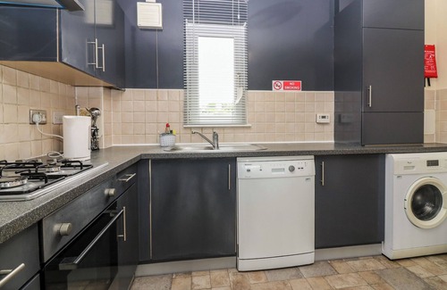 Glenisla Hütte | REHOBOTH LODGE, pet friendly, with a garden in Dundee