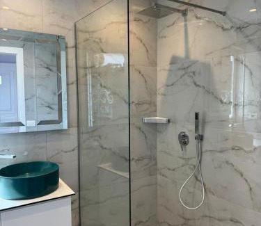 Preze Hotel | Reign Hotel