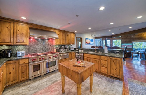 Crystal Bay Haus | Relax and Unwind at The Blue View