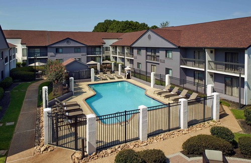 Norcross Haus | Relax and Unwind! 4 Comfortable Units, Free Parking, Pet-friendly, Onsite Pool