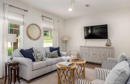 Samantha Haus | Relax and Unwind at Our Stunning 2 bed/ 1.5 bath Guest House on Lake Tuscaloosa