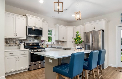 Samantha Haus | Relax and Unwind at Our Stunning 2 bed/ 1.5 bath Guest House on Lake Tuscaloosa