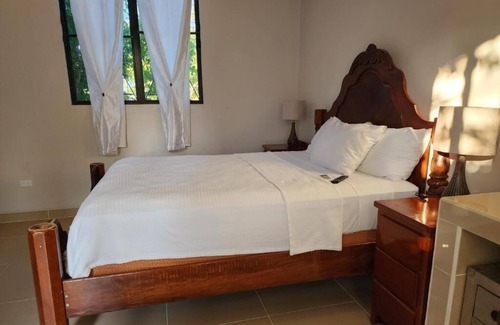 Caye Caulker Wohnung | Relax and Unwind in Our Serene Poolside Studio Retreat!"