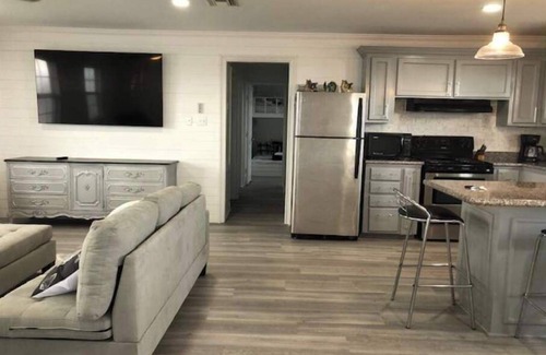 Cocodrie Haus | Relax at Comfort Zone