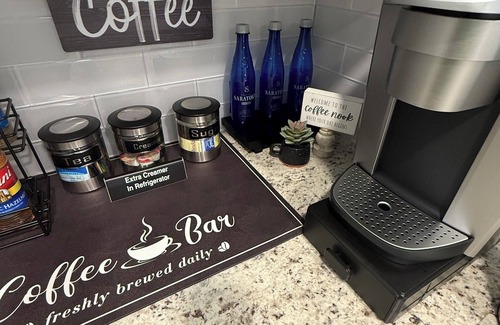 Baton Rouge Haus | Cricket & Clover Retreat Near SU, LSU & Airport, WiFi, AC, and Full Kitchen