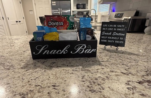 Baton Rouge Haus | Cricket & Clover Retreat Near SU, LSU & Airport, WiFi, AC, and Full Kitchen