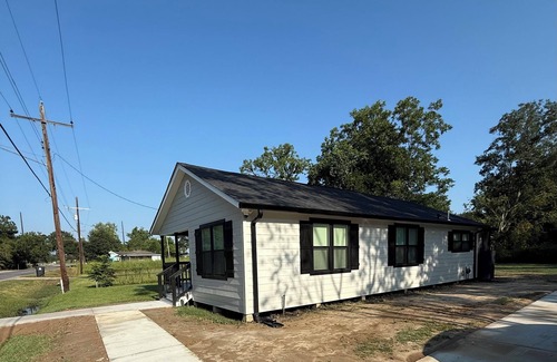 Baton Rouge Haus | Cricket & Clover Retreat Near SU, LSU & Airport, WiFi, AC, and Full Kitchen