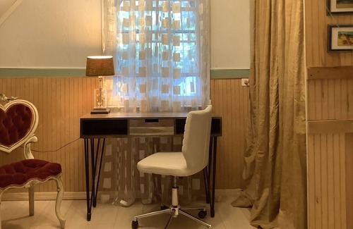 Jamesport Haus | Victorian cottage upstairs suite great location in wine country