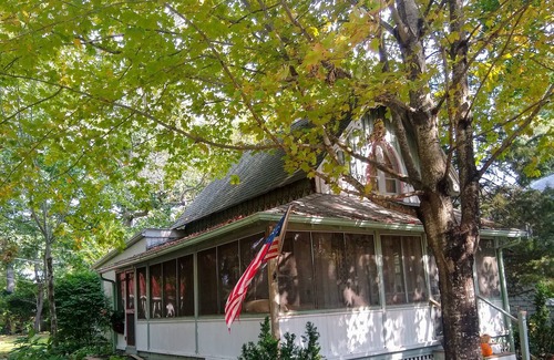 Jamesport Haus | Victorian cottage upstairs suite great location in wine country