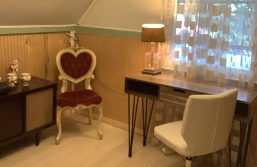 Jamesport Haus | Victorian cottage upstairs suite great location in wine country