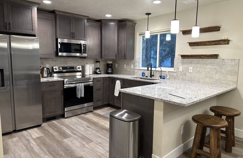 Tamarack Resort Haus | Relax at our Waterfront \ Hot Tub \ Near Tamarack - NEW