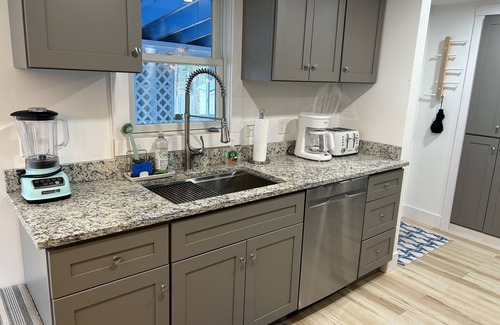 Southern Coast Hütte | Relax by the sea! Four bedroom Saco cottage near Kinney Shores beach