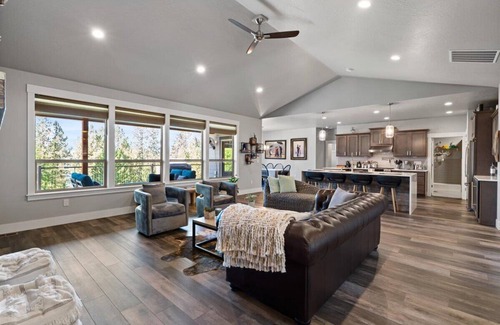 Coeur d'Alene Haus | Relax. Disconnect. Enjoy. Easy access to everything yet quiet and truly unique.