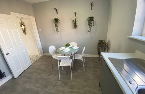 Walkden Haus | Relax in Our 3 Bed Large Victorian House All With Seperate Bathrooms.