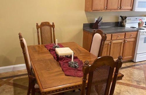 Tangipahoa Parish Haus | Relax in our beautiful New Orleans themed townhome