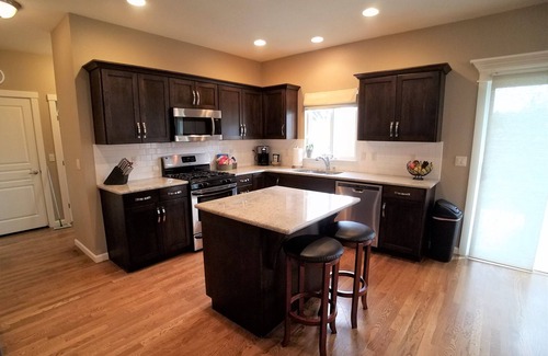 Meridian Haus | Entspannen Sie sich in Stil und Komfort! Haus in der Nähe von Pool w / ALL Ausstattung zur Verfügung gestellt.