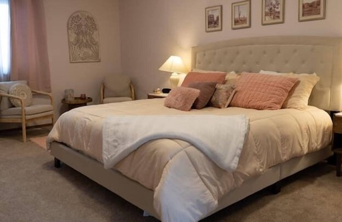 Fargo Haus | Relax in Style: Spacious 5 Bed Home with a Hot Tub