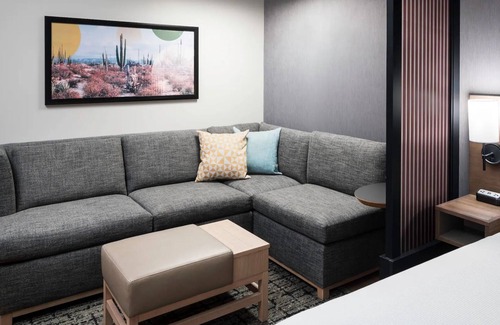 Tempe Hotel | Relax in Tempe – Pool, Gym & Views, Steps to Mill Ave, Botanical Garden, & Shops