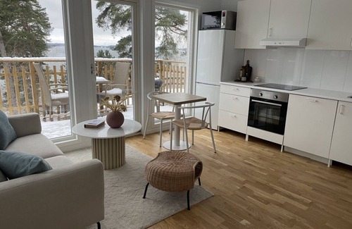 Upplands-Bro Municipality Haus | ☀Relax Lake Oasis | ♛Jacuzzi | View | Private Pier