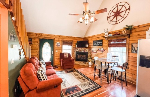 Piper Gap Kabine | Relax @ Mt. Melody Log Cabin. Brand New Hot Tub and Masterbath. by Trout Stream
