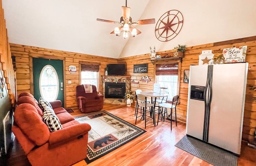 Piper Gap Kabine | Relax @ Mt. Melody Log Cabin. Brand New Hot Tub and Masterbath. by Trout Stream