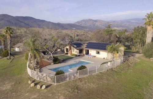 Squaw Valley Villa | Relax pool side enjoy amazing views 3-bedroom villa, 30 min below National park!