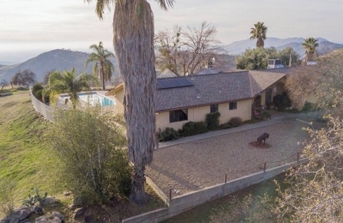 Squaw Valley Villa | Relax pool side enjoy amazing views 3-bedroom villa, 30 min below National park!