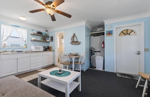 Painters Hill Haus | Entspannen Sie Sich! Schritte zum ruhigen Strand! Das Quarter Deck Cottage in Flagler Beach. Schöne Lage am Strand.