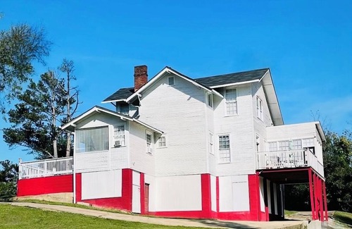 Selma Haus | Relax & Unwind in a Spacious Historic Home with Porch, Patio, & Sunroom