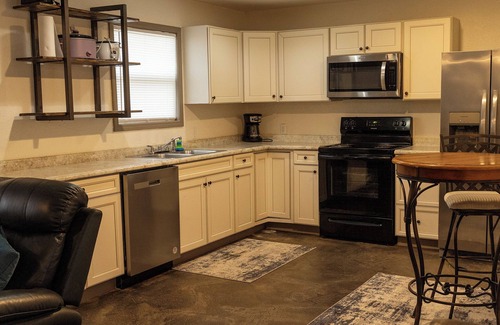 Birdeye Haus | Relax with the whole family as you visit a small town in Arkansas.