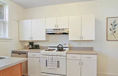 Skokie Wohnung | Relaxing 1BR Apt in Downtown Skokie