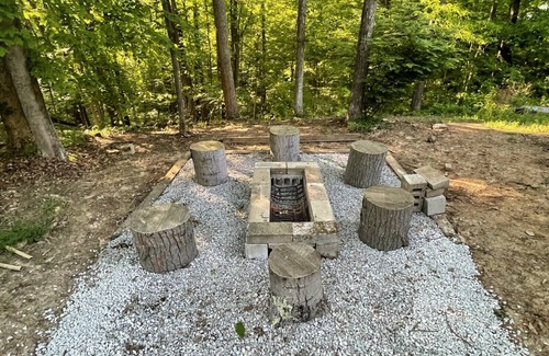 Glouster Kabine | Relaxing 2 bedroom cabin near Burr Oak State Park