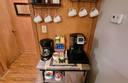 Big Canoe Eigentumswohnung | Relaxing 2-Bedroom Mountain Condo - Rockslide View