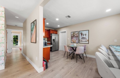 Middle River Terrace Haus | Relaxing 3BD - Pool - BBQ - Games - Close to Beach